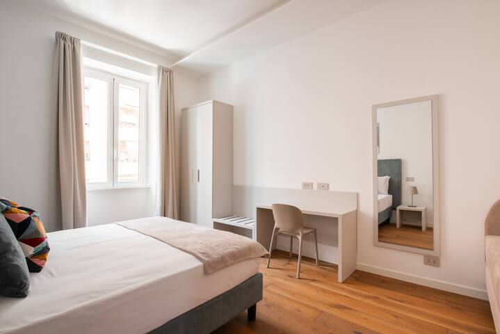 Elegant Haven Re di Roma – 3 bedroom apartment gallery image 4