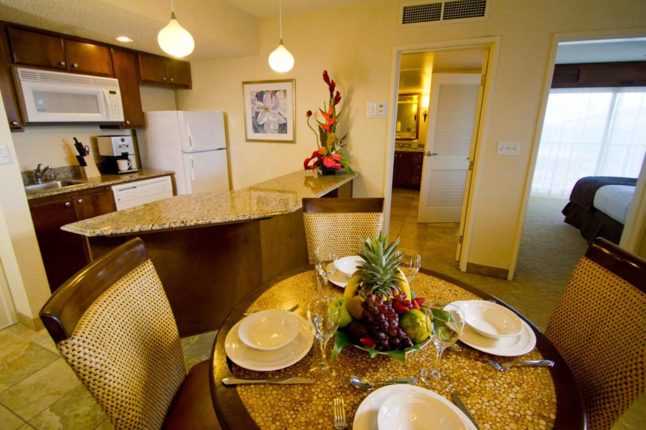 Condo in Lahaina · ★4.67 · 1 bedroom · 2 beds · 1 bath - Image 5