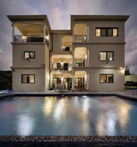 Oceanview-Pool, Jacuzzi, Chef, Gym, WiFi & Parking
