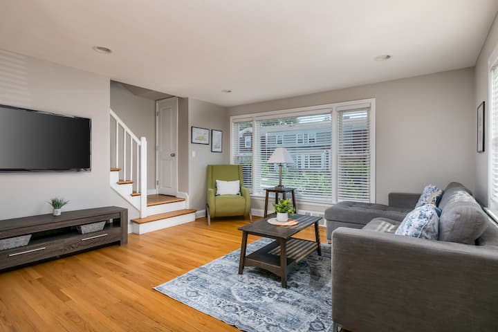 Serene & Spacious 3br Gem W/ In-unit Washer/dryer - Evanston, IL