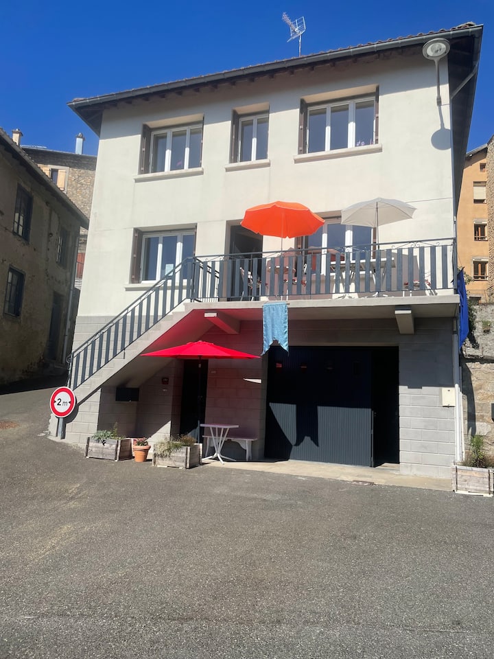 Bienvenue Dans Notre Gîte
L Hirondelle - Chalmazel
