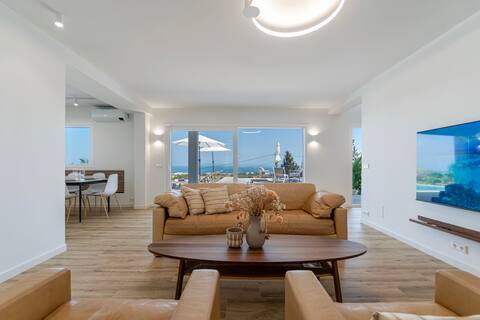 Popular Airbnb listing: Sea-View Villa | Infinity Saltwater Pool | Malaga in San Jerónimo