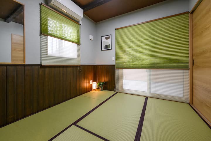 畳の部屋にも布団を敷いてお休みいただけます。