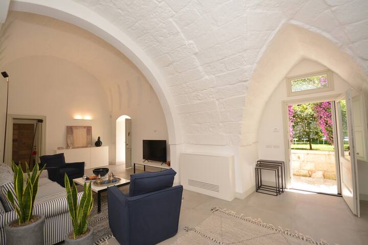 Bellissima casa con piscina e ampio giardino gallery image 2