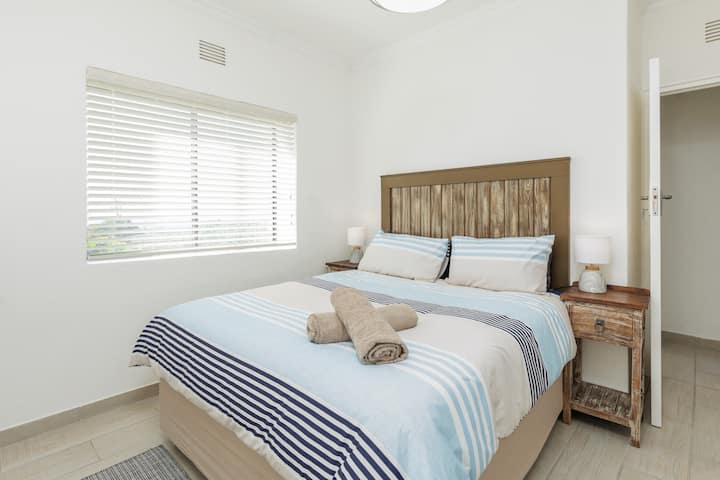 Summer Rocks 10 - Този прекрасен апартамент с три спални се намира в плажен комплекс в Увонго. Третата спалня също има двойно легло queen size и памучно спално бельо за вашия комфорт.