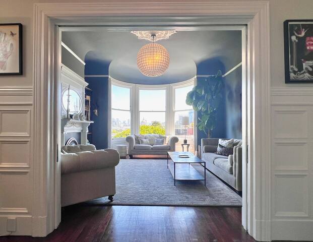 Alamo Art Haus ~ City Center Vic with a Boho Twist gallery image 2