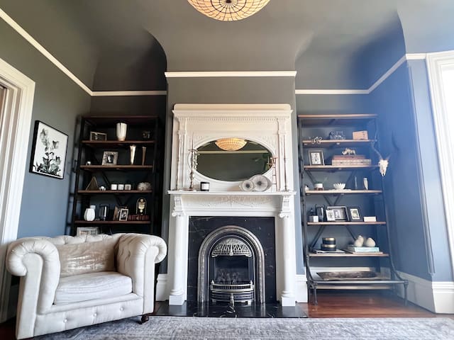 Alamo Art Haus ~ City Center Vic with a Boho Twist gallery image 4