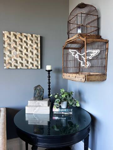 Alamo Art Haus ~ City Center Vic with a Boho Twist gallery image 5