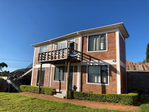 Top floor flat mountain views