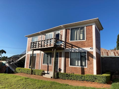 Top floor flat mountain views