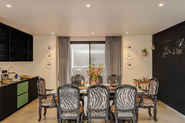 Dining area image 2