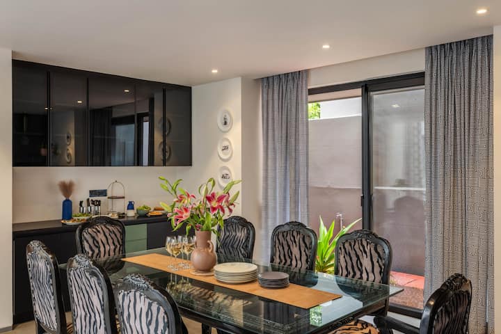 Dining area image 4