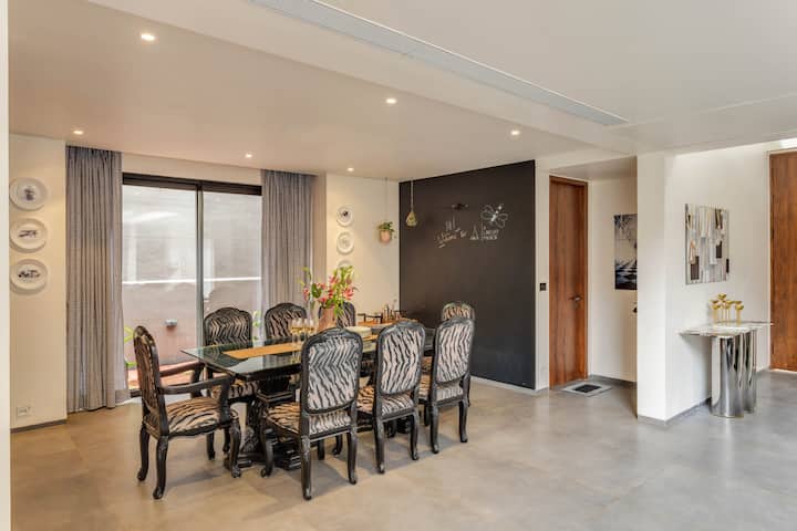 Dining area image 1