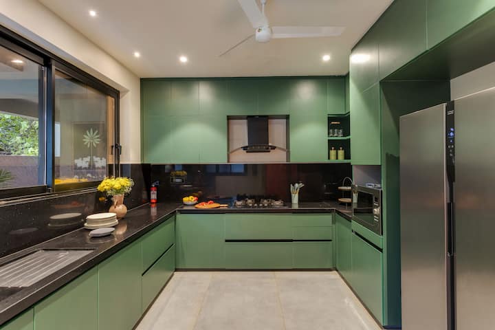 Full kitchen image 1
