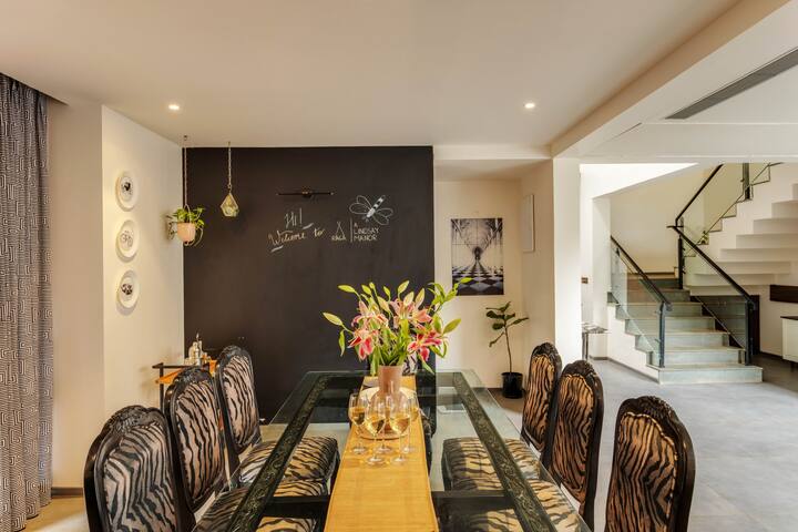Dining area image 3