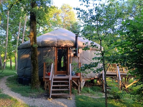 contemporary yurt, Périgord Noir, Lascaux