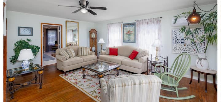 Southernly Comfort New Beachfarm 15 Guest All Days - North Cape May, NJ