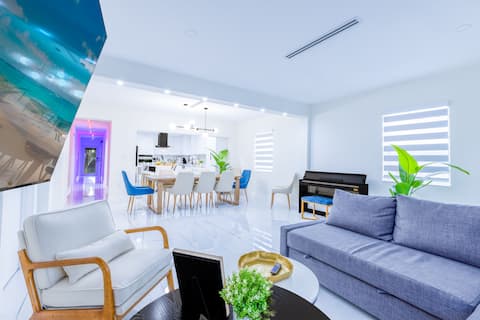 Top performing Airbnb: Tropical Luxury Villa |Hot Tub |Near Miami Airport in Flagami