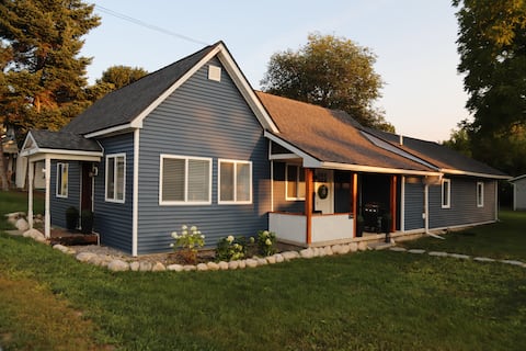 Central Lake 4Bd Lake, Boat, Golf, Hike, Bike FUN!