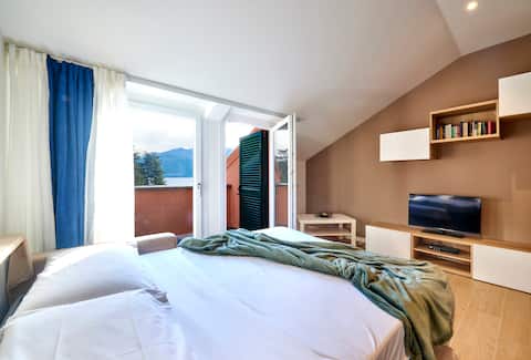 Top Airbnb: Private terrace with lake view near Varenna a Varenna
