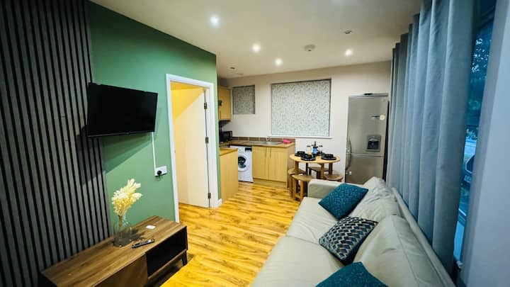 1 Bed - Sleeps 4 Guests - London - Northern Line - Epsom