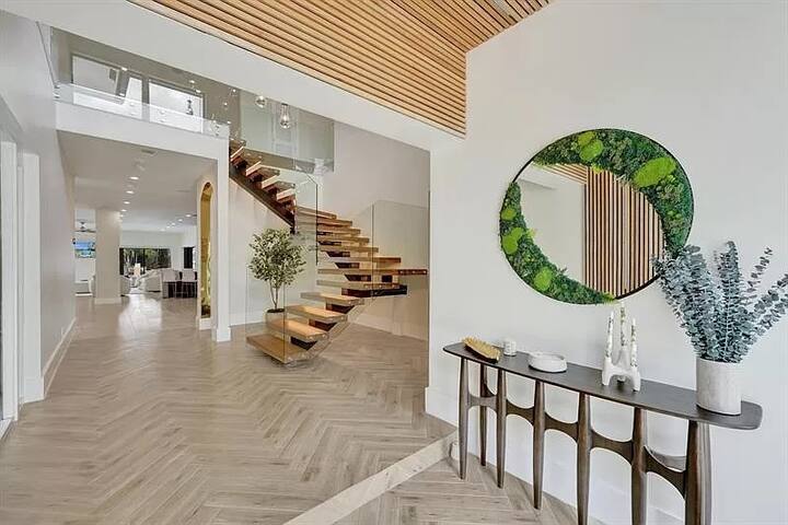 Modern Mansion on the Water! gallery image 3