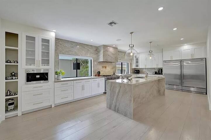 Modern Mansion on the Water! gallery image 5