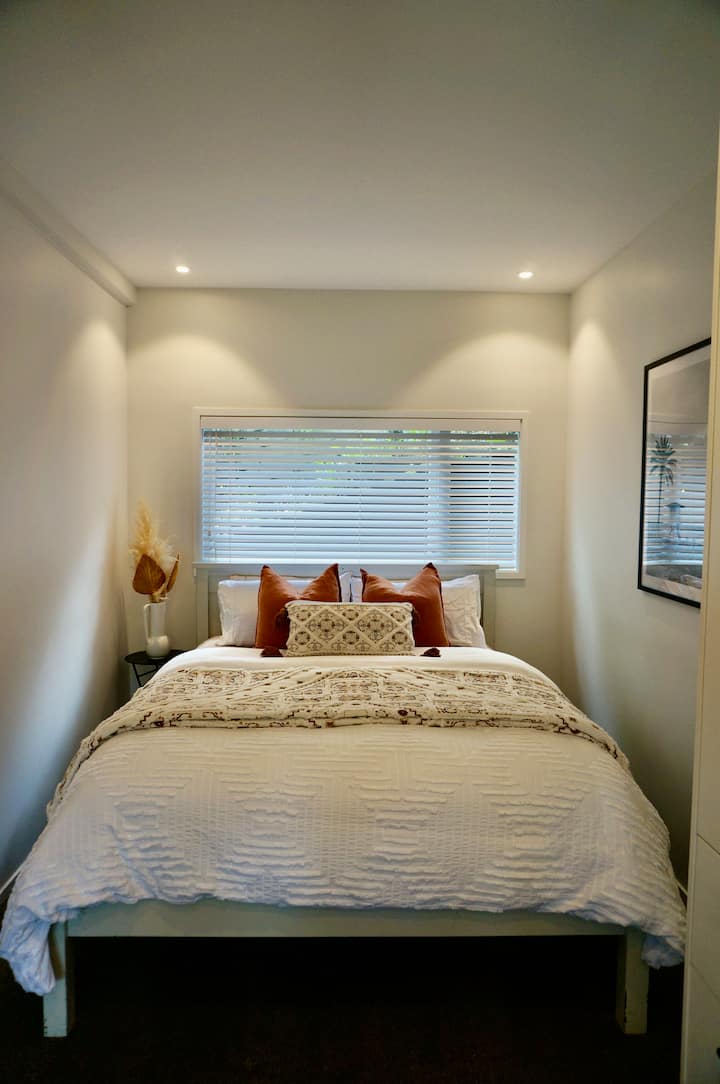 Garsónka s manželskou posteľ