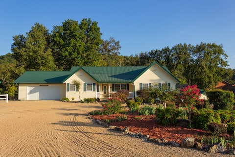 Group Getaway on River: fire pit, grills, and dock