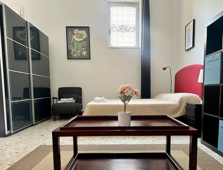 Cama tamaño queen + cama con silla