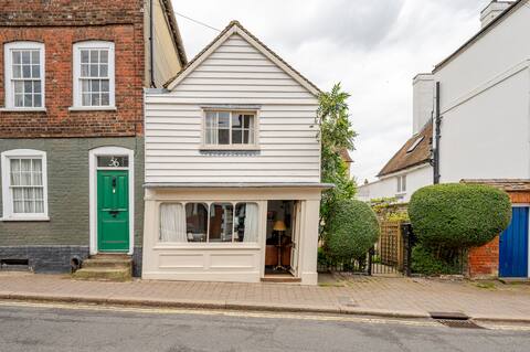 The Old Tuck Shop (entire cottage - 1 double bed)