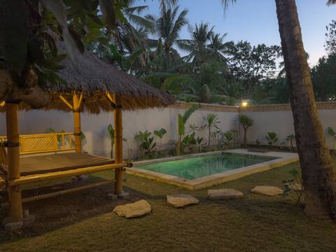 Tropical 2-BR villa in center
