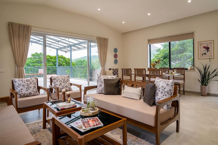 5bhk-w/pool, Lawn And View - Amber &Mist@stayvista - Nashik