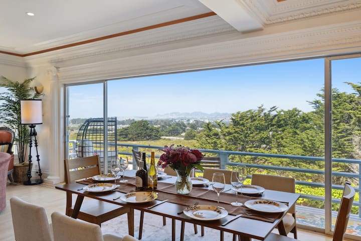 Luxe Oceanview Game Room Retreat in Ideal Location gallery image 3