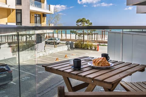 Prime 11 - Infinity Pool & Spa Resort