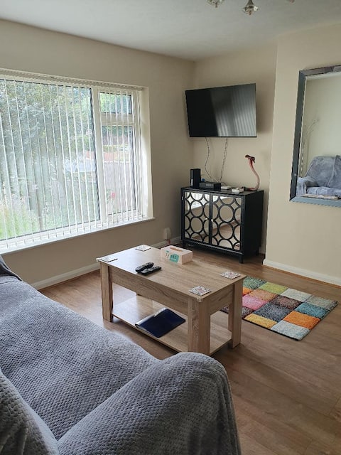 Popular Airbnb listing: Entire Bungalow in Eastwood NG16 in Broxtowe