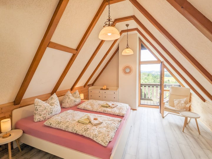 Mountain Climber Suite by the Trail, Balcony & Grill