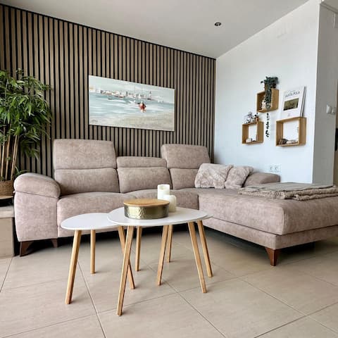 Popular Airbnb listing: Casa Sandra, 2 minutes' walk from the beach in Santa Pola