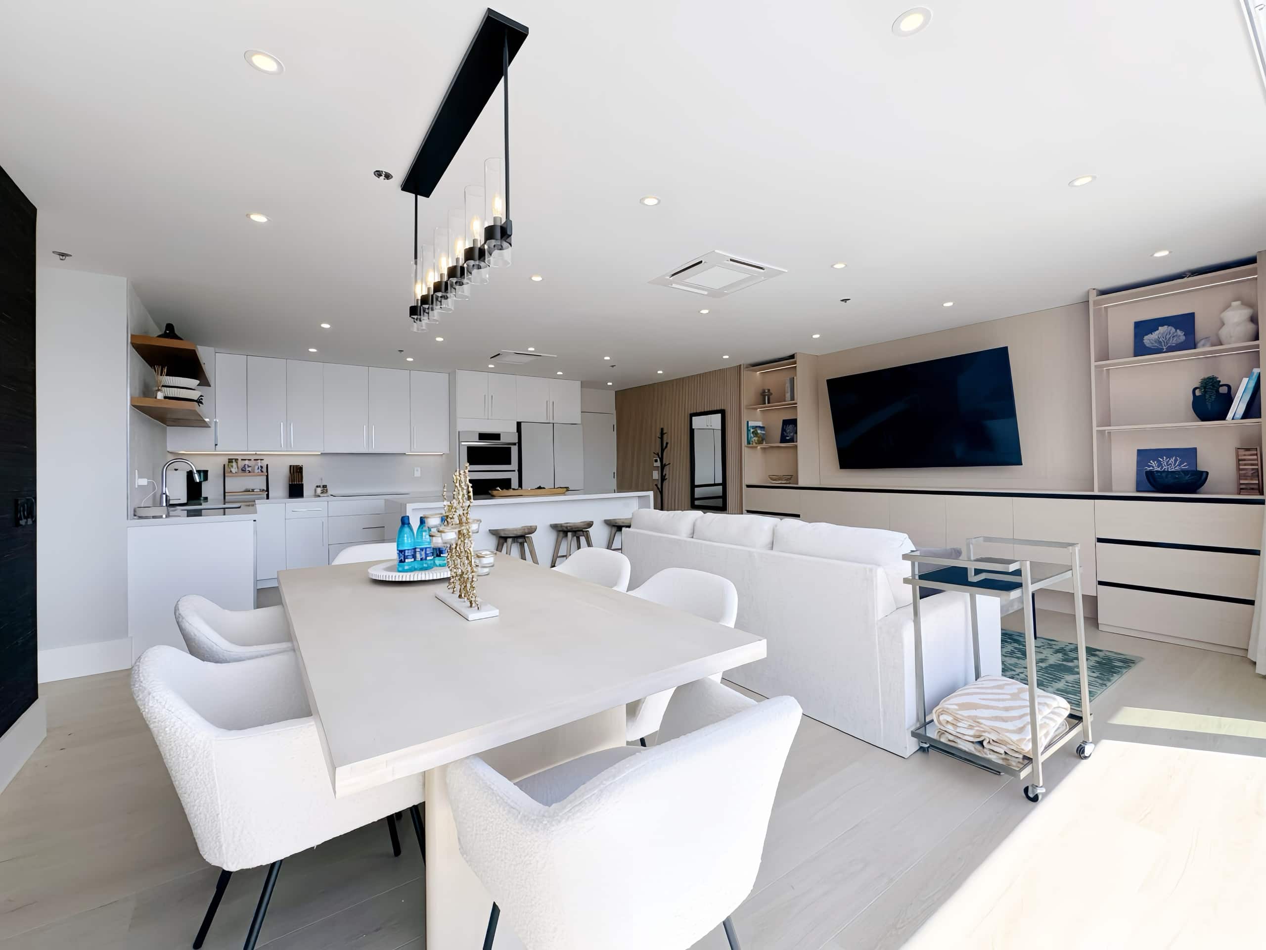 Ilikai Penthouse-Luxury Oceanview 2BR/2BTH/Parking - Image 9