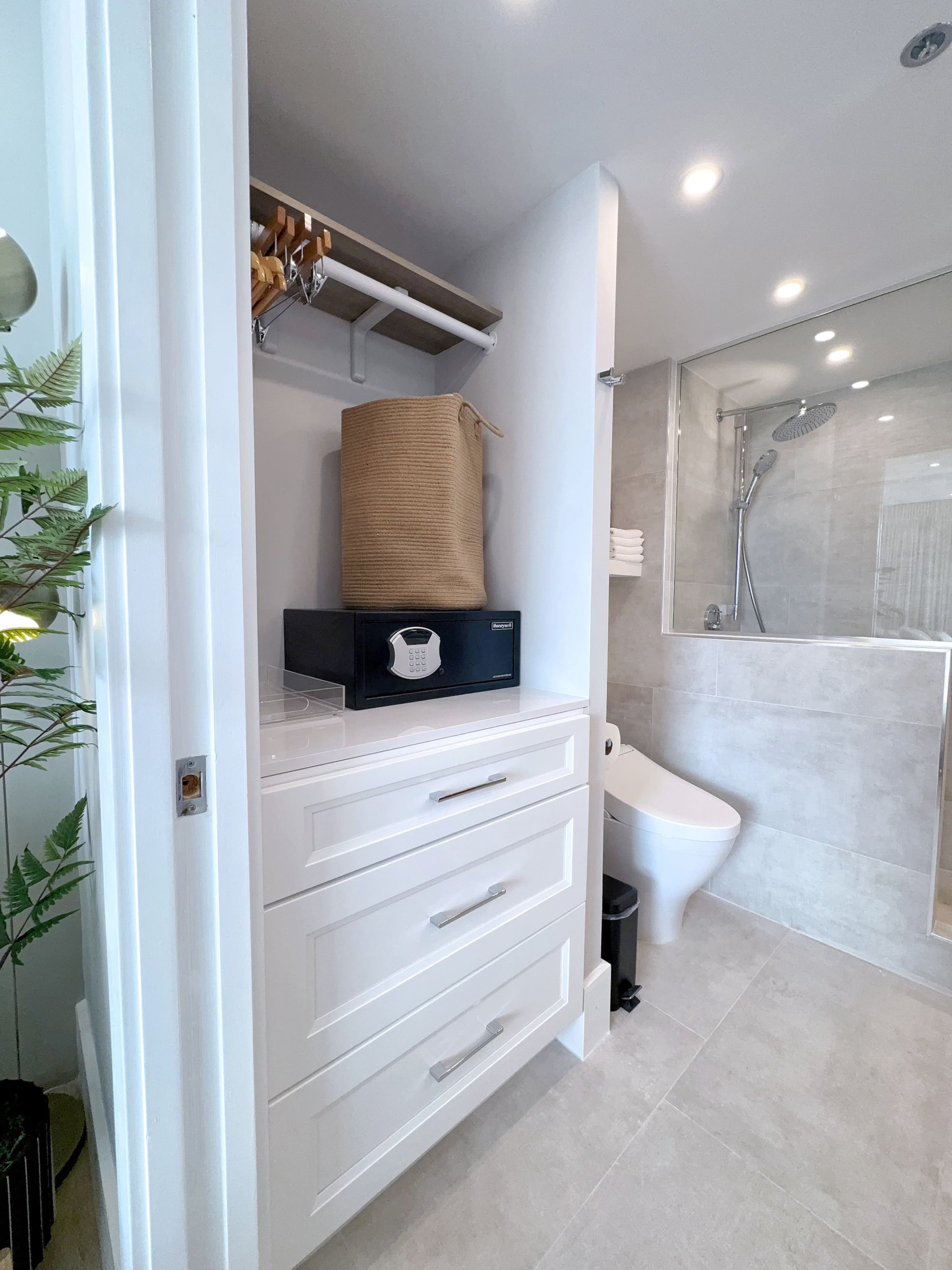 Ilikai Penthouse-Luxury Oceanview 2BR/2BTH/Parking - Image 59