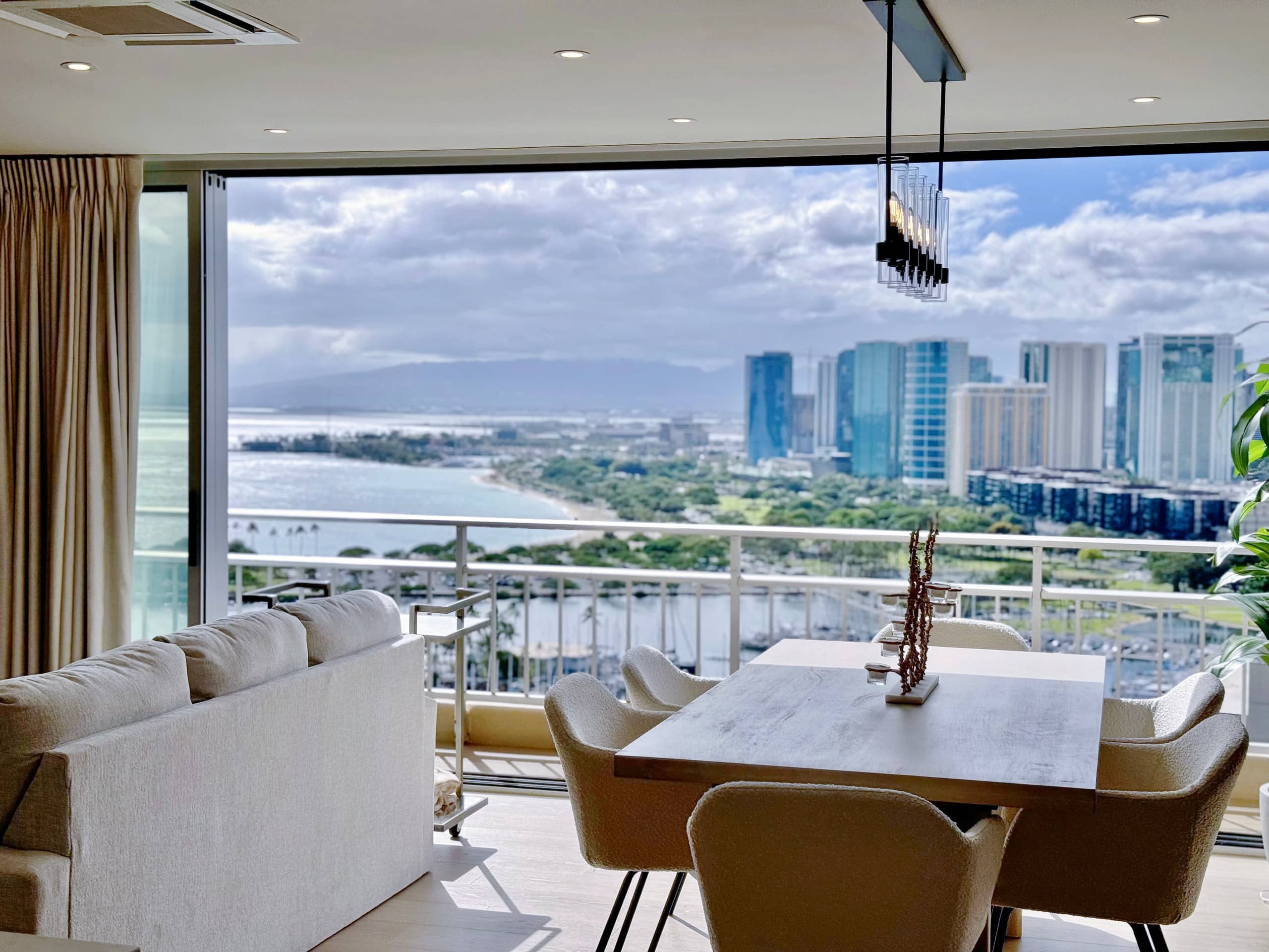 Ilikai Penthouse-Luxury Oceanview 2BR/2BTH/Parking - Image 3