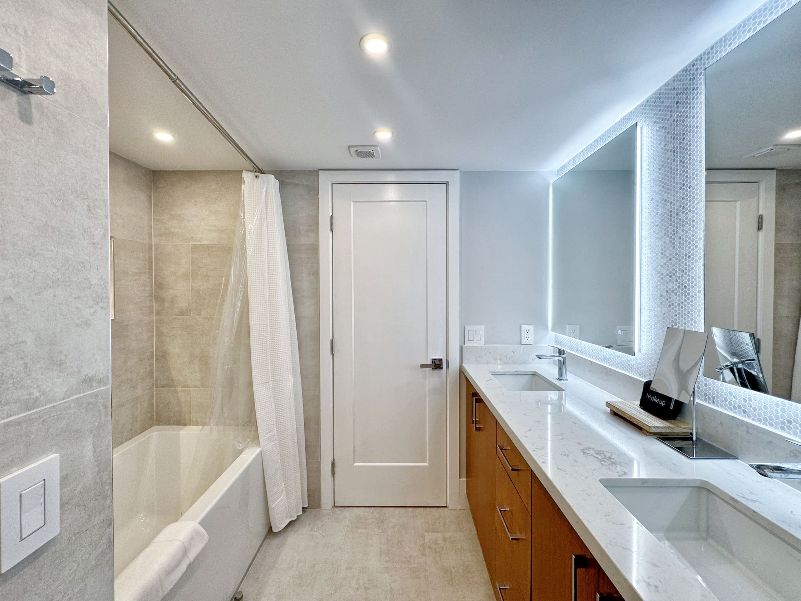 Ilikai Penthouse-Luxury Oceanview 2BR/2BTH/Parking - Image 51