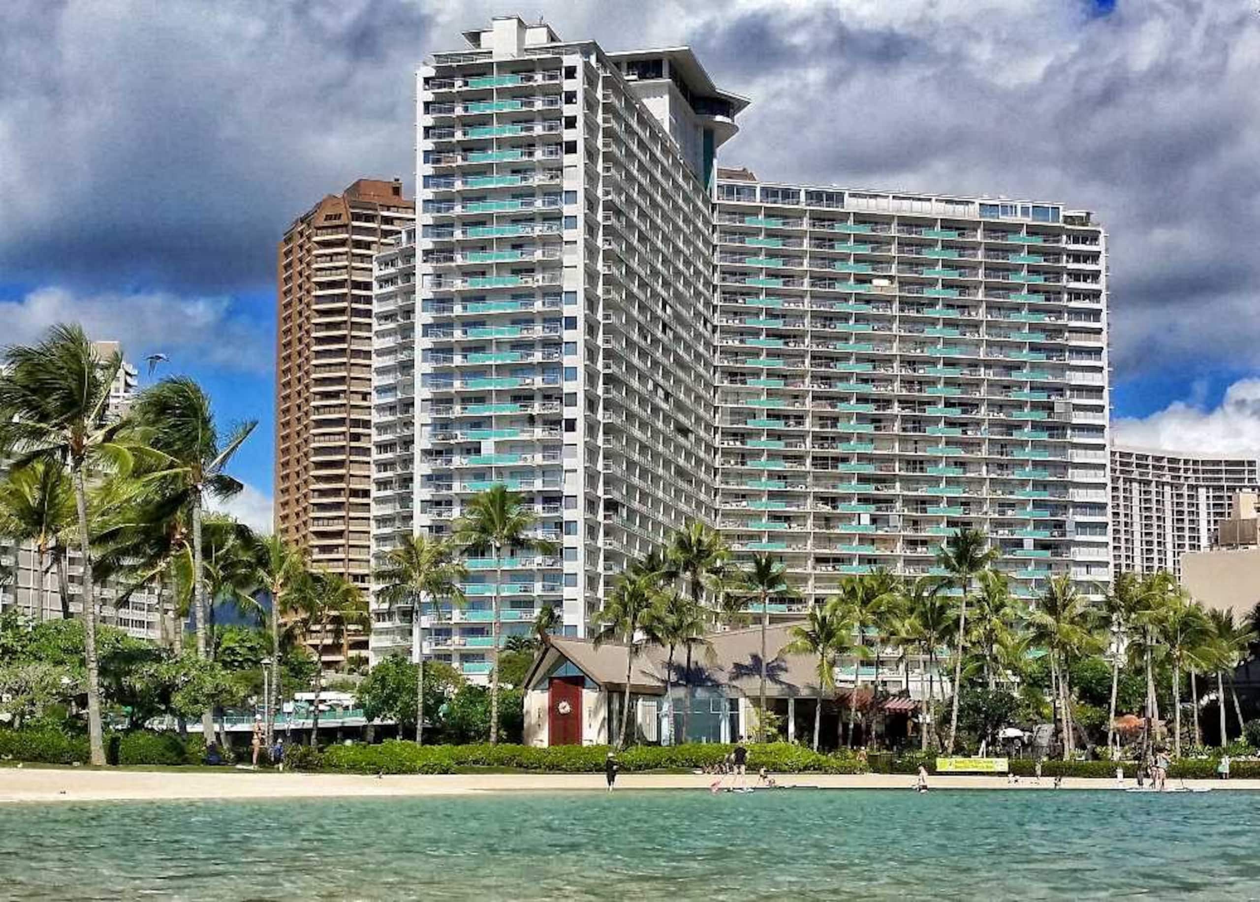 Ilikai Penthouse-Luxury Oceanview 2BR/2BTH/Parking - Image 71