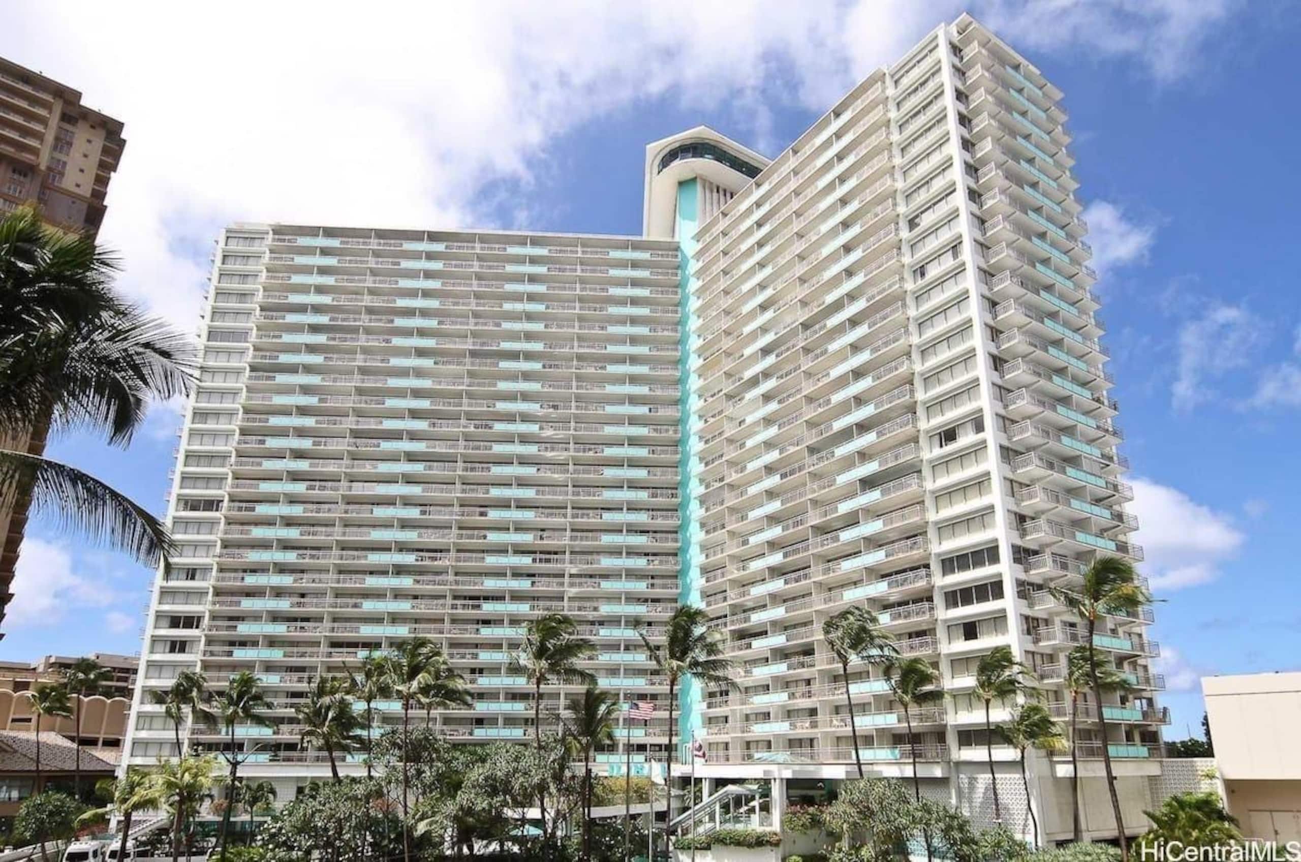 Ilikai Penthouse-Luxury Oceanview 2BR/2BTH/Parking - Image 69