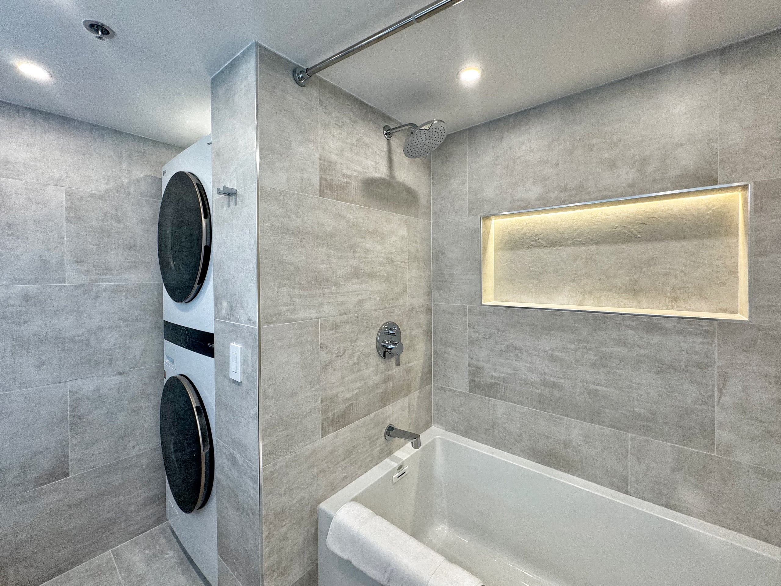 Ilikai Penthouse-Luxury Oceanview 2BR/2BTH/Parking - Image 52