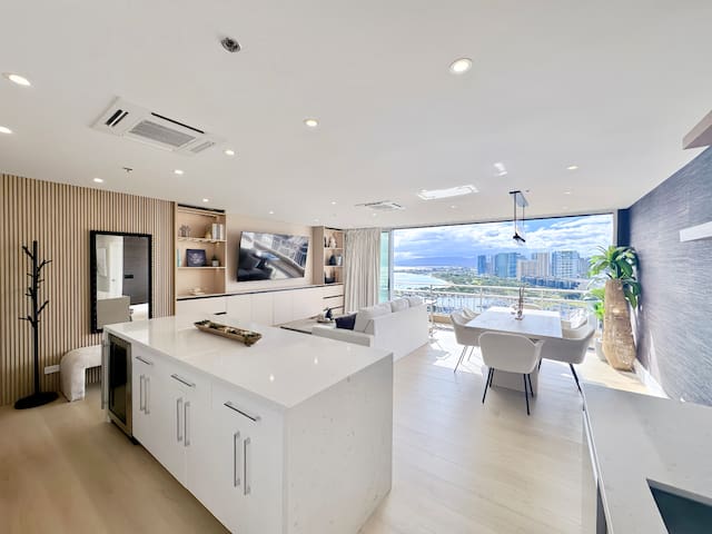 Ilikai Penthouse-Luxury Oceanview 2BR/2BTH/Parking
