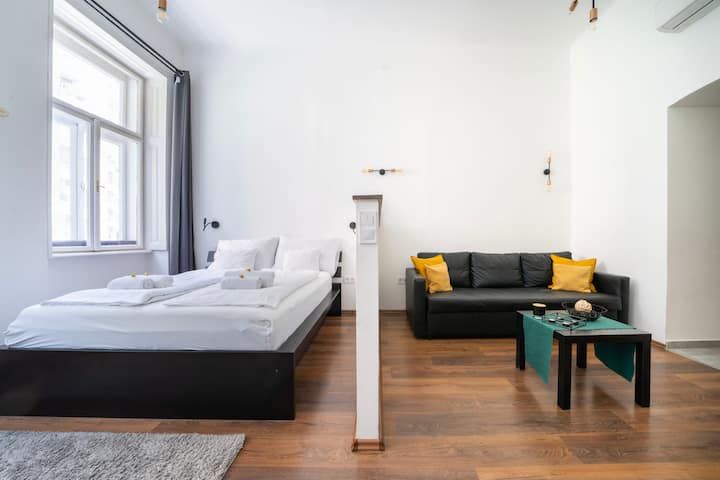 Da Vinci Design Loft  By Corvin | 2br +Ac + Metro - Hungria