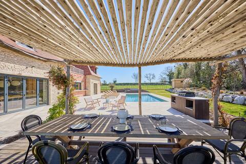 Luxurious villa with pool 5 minutes from Deauville