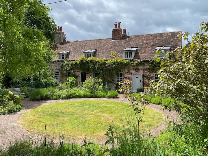 Pond Cottage - A Perfect Getaway And Lovely Home - Deal
