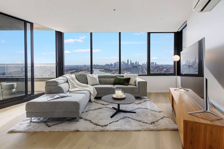 Luxe Sky High Beachside Haven